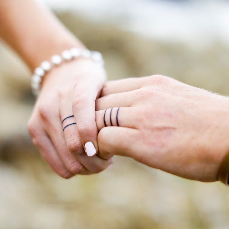 Tatuajes de anillos de matrimonio o para parejas 2 lineas y 3 lineas