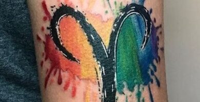 Tatuajes de aries a color en el brazo