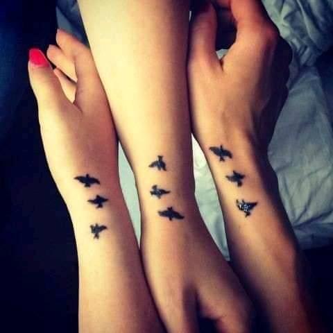Tattoos der besten Freunde oder Schwestern mit drei Vögeln