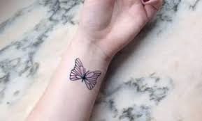 Tatuagens no pulso para amigos Borboleta Violeta