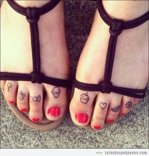 Tatuajes en Pies y Tobillos Mujeres fruta caramelo corazon cada una en cada dedo del pie