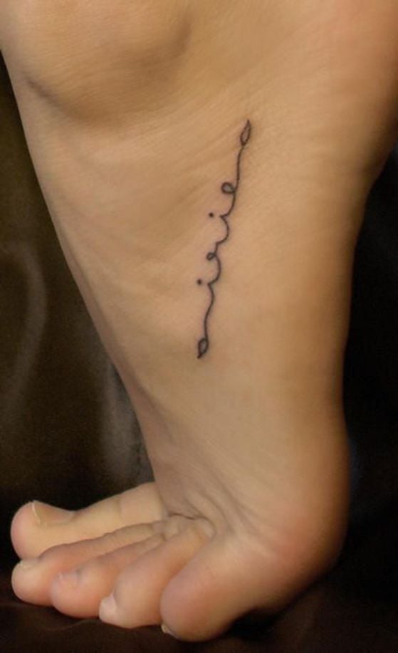 Tatuajes en Pies y Tobillos Mujeres inscripcion en arabe