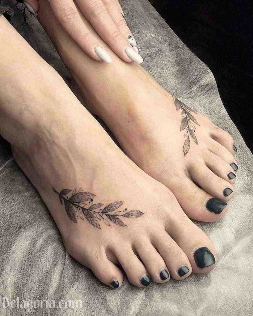 Tatuajes en Pies y Tobillos Mujeres ramitas en los pies 1
