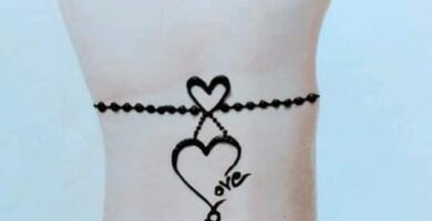Tatuajes en la Muneca Mujer Infinito Pulsera India con corazones fluma y palabra love 1