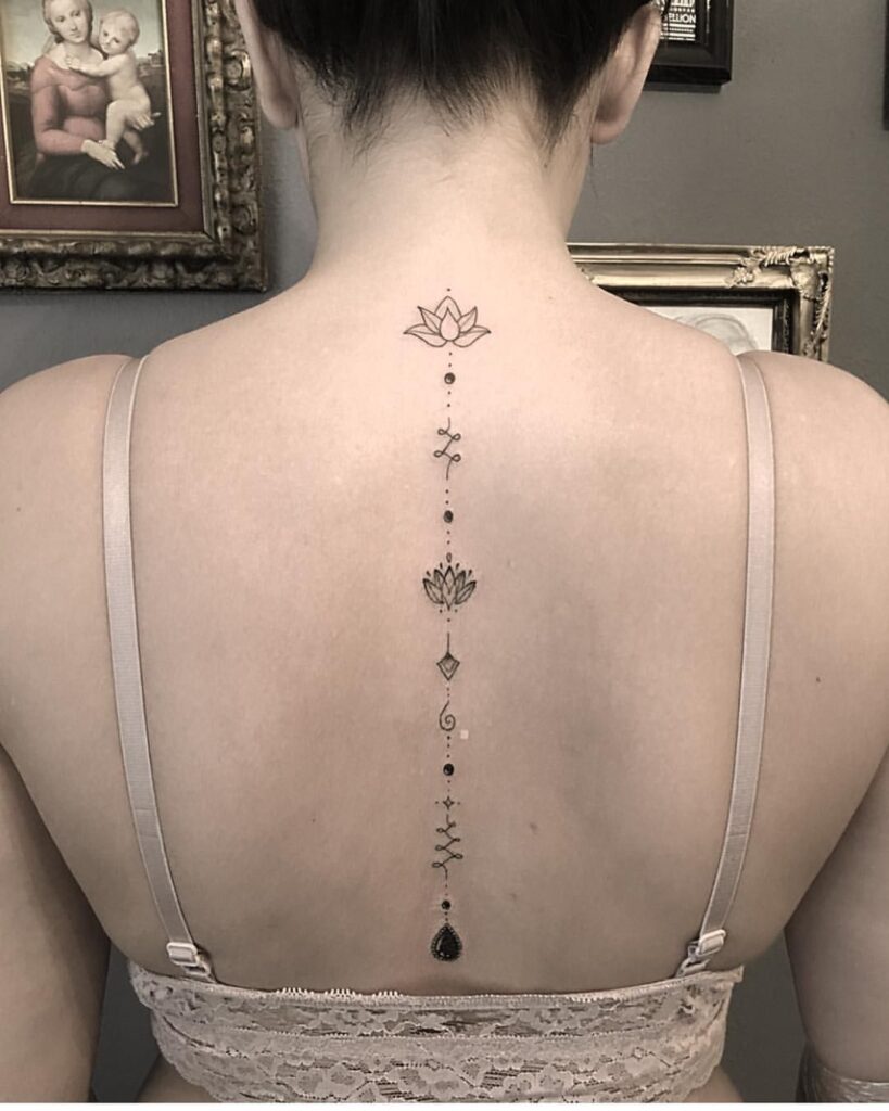 Tatuajes en la Nuca Cuello Flor de loto y adorno desde el cuello por toda la columna