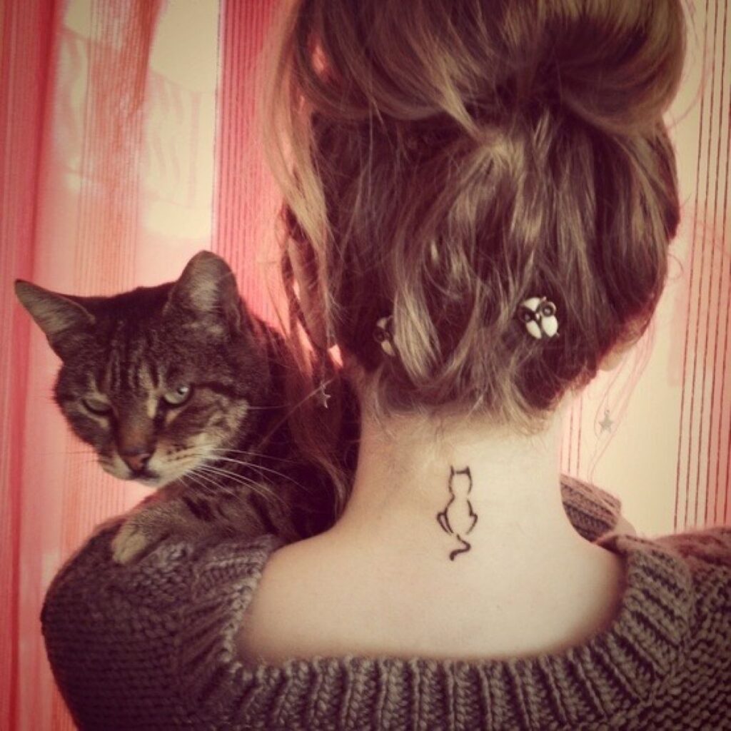 Tattoos on the Nape Neck contour of cat and cat in the photo