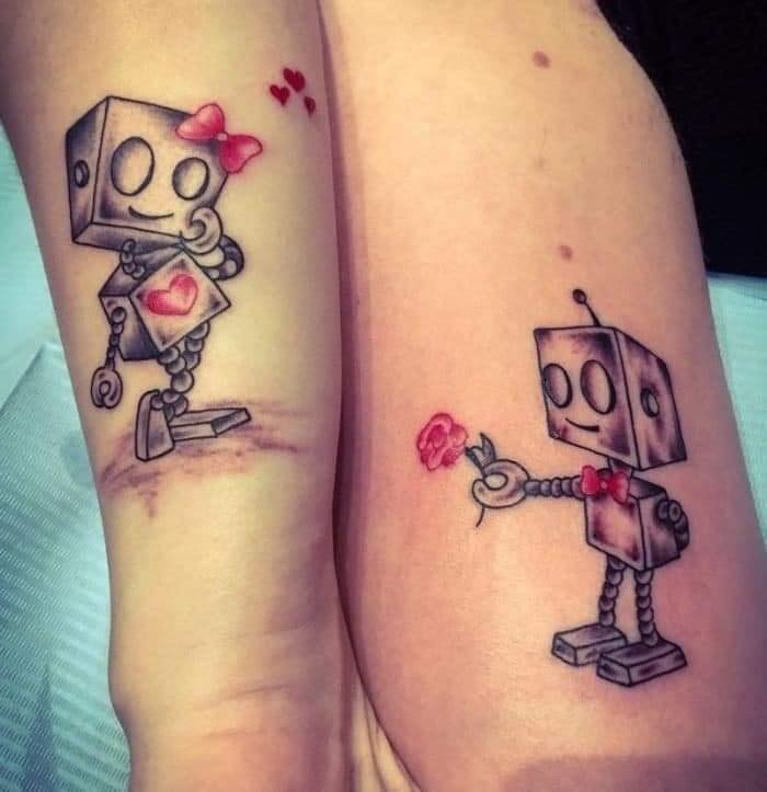Tatuaggi per coppie Robot e Robota con fiore e cuore