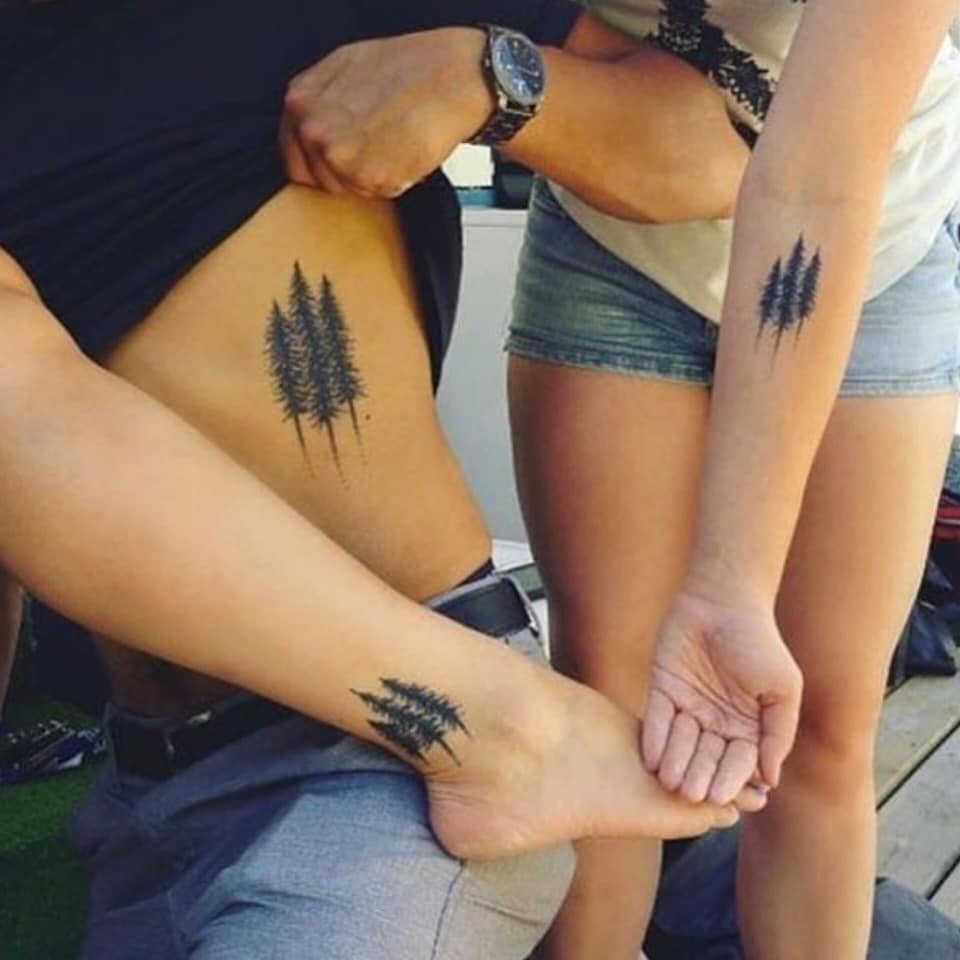 Tattoos für drei Freunde, Schwestern, Cousins, drei Bäume vom Typ Kiefer oder Nadelbaum