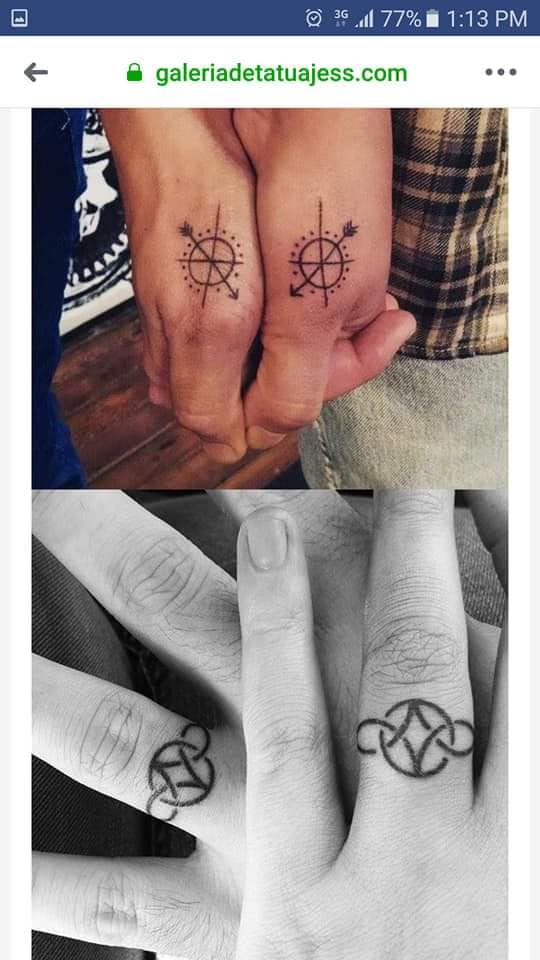 Tatuaggi per amici, sorelle, coppie, cerchio con freccia e anelli