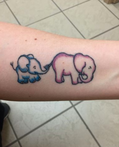 Tatuajes para madres mamas elefante mama en rojo elefante bebe en azul