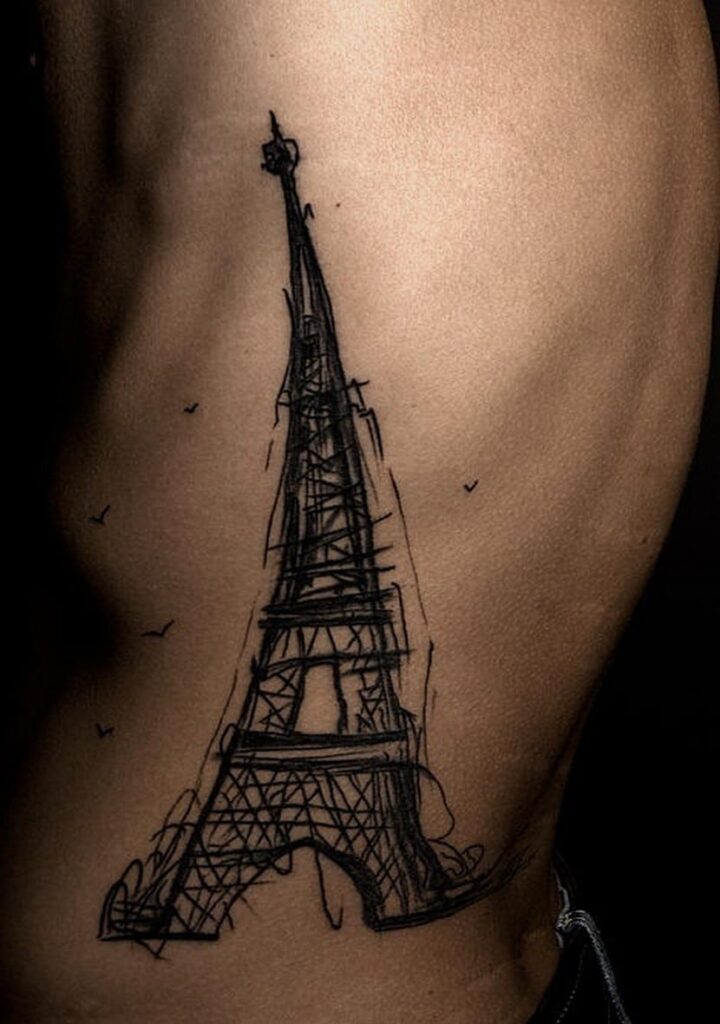 tatuaje en la costilla torre eiffel