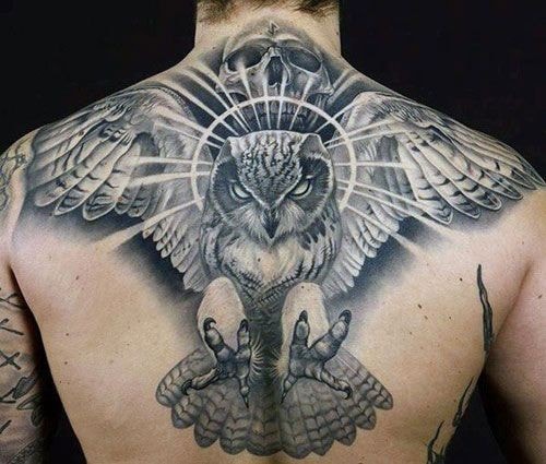 tatuaje espalda completa hombre buho y calavera