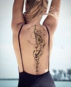 Tattoo voller Rücken Frau Bild Madala nicht symmetrisch