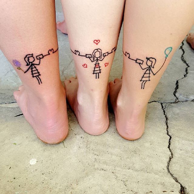 tatuajes para amigas hermanas primas tres ninas en pantorrilla