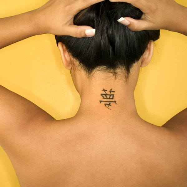 tatuajes y sus significados letra china en el cuello