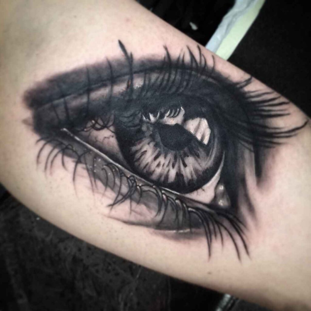 tatuajes y sus significados ojo en brazo mujer